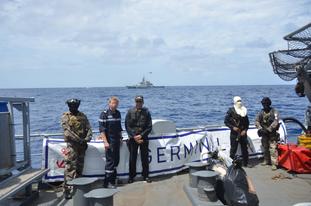 Interception de stupéfiants en mer par la frégate Germinal