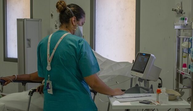 Confinement : plus de femmes parmi les travailleurs en première ligne