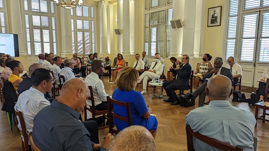 Visite éclair de Jean-François Carenco aux Antilles