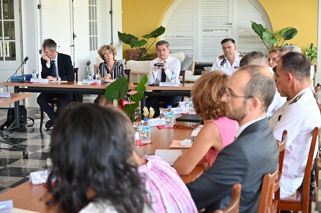 Darmanin et Guévenoux en Martinique : une double visite éclair et intense