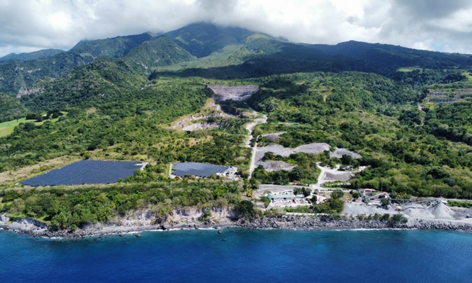 Inauguration d’une centrale solaire sur une ancienne coulée de lave