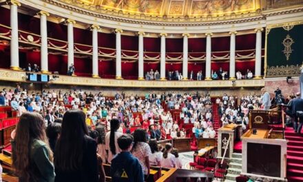 Des collégiens du François reçus au Parlement
