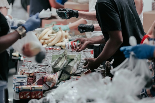 Un tiers des bénéficiaires de l’aide alimentaire vit avec moins de 300 € par mois 
